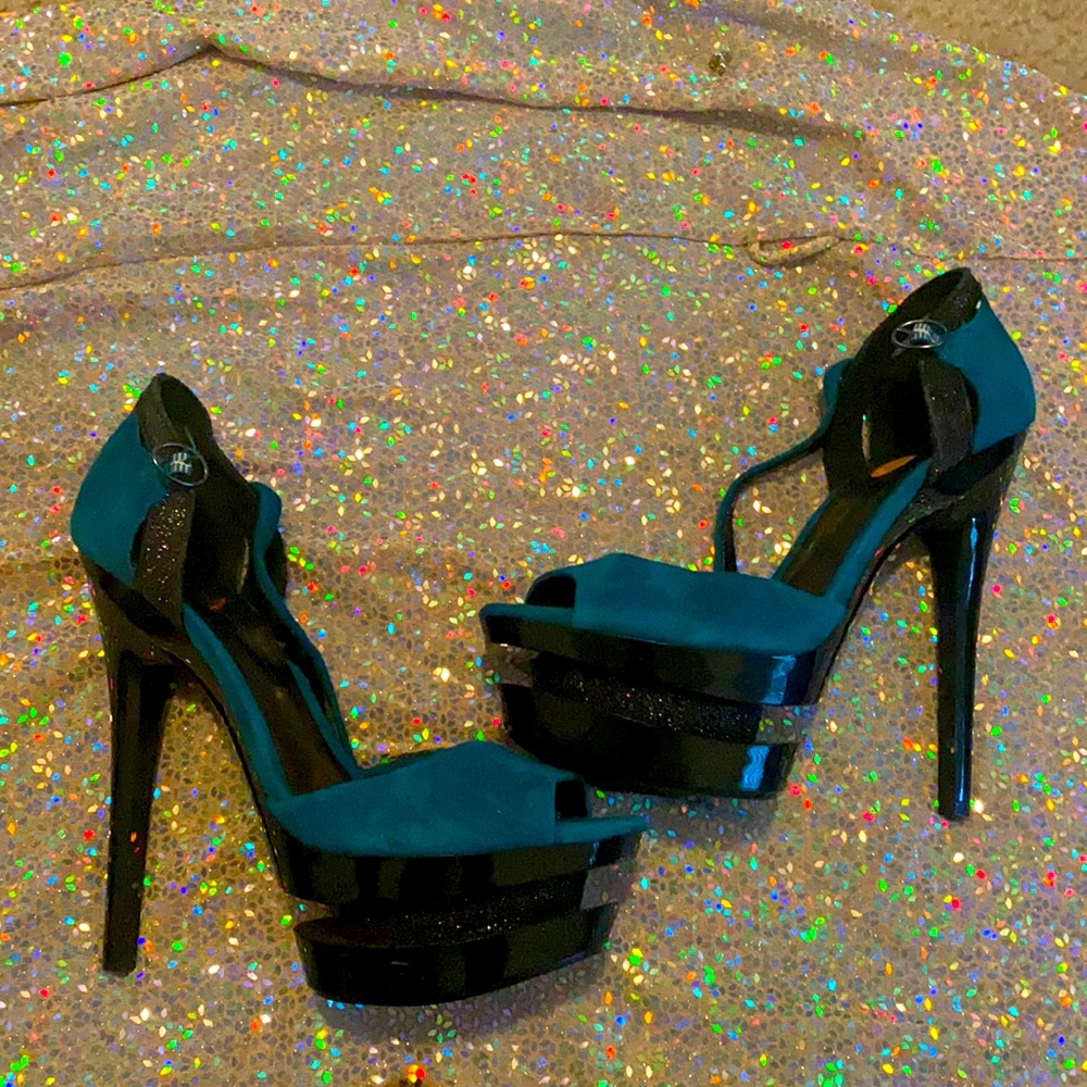 Jessica Simpson high heels